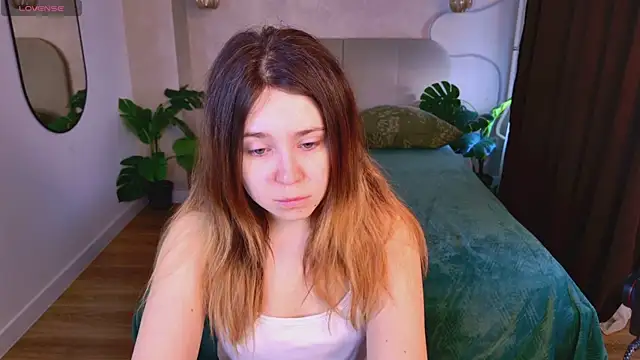 Lina Glow online show from April 2, 2026, 6:31 am