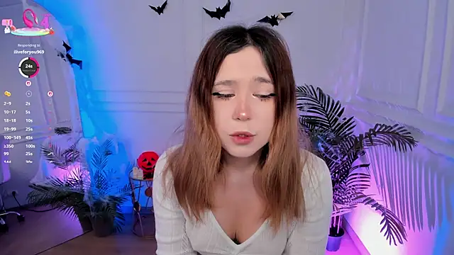 Lina Glow online show from October 30, 2025, 6:44 am