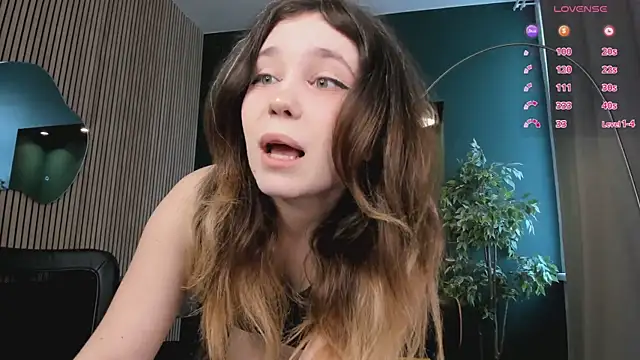 Lina Glow online show from June 12, 2026, 6:55 am