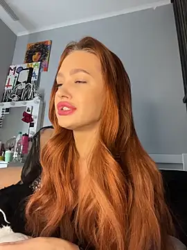 Snapshot of LittleFox___ chatting on April 18, 2026, 7:33 am LittleFox online show from April 18, 2026, 7:33 am