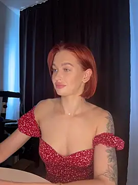 Snapshot of LittleFox___ chatting on June 1, 2026, 6:35 am LittleFox online show from June 1, 2026, 6:35 am