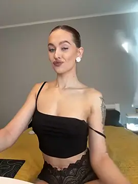 Snapshot of LittleFox___ chatting on September 24, 2025, 6:53 am LittleFox online show from September 24, 2025, 6:53 am