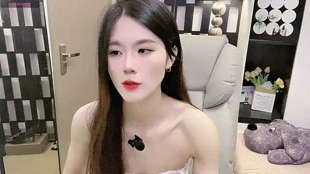 Yueyue-MM online show from February 15, 2026, 4:24 am