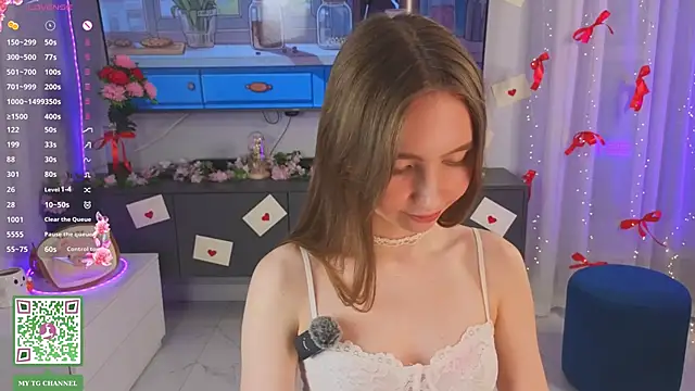 ElfredaTupy online show from March 8, 2026, 2:04 am