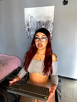 Laila Pink online show from September 9, 2025, 2:48 pm