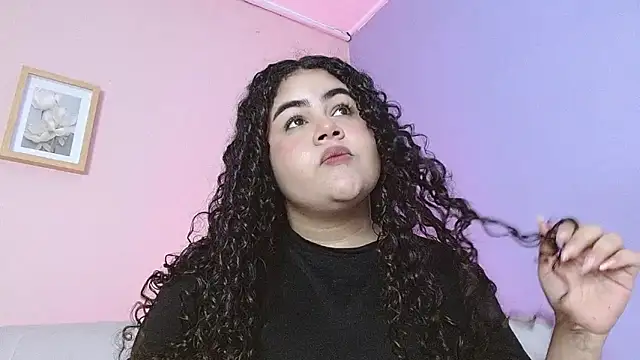 lourdes moon22 online show from October 15, 2025, 1:52 pm