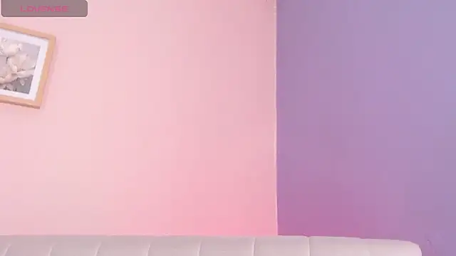 lourdes moon22 online show from October 19, 2025, 3:26 pm