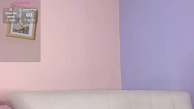 lourdes moon22 online show from October 17, 2025, 1:13 pm