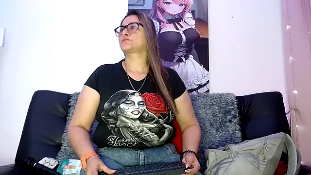 Snapshot of LAHILA_COOPERR chatting on October 16, 2025, 12:13 pm LAHILA COOPERR online show from October 16, 2025, 12:13 pm