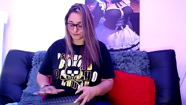 Snapshot of LAHILA_COOPERR chatting on December 3, 2025, 1:10 pm LAHILA COOPERR online show from December 3, 2025, 1:10 pm