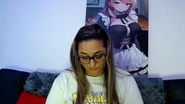 Snapshot of LAHILA_COOPERR chatting on December 5, 2025, 12:15 pm LAHILA COOPERR online show from December 5, 2025, 12:15 pm