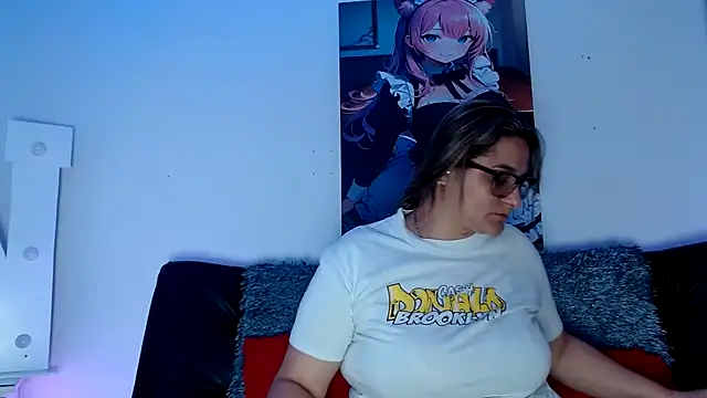 Snapshot of LAHILA_COOPERR chatting on October 24, 2025, 12:26 pm LAHILA COOPERR online show from October 24, 2025, 12:26 pm