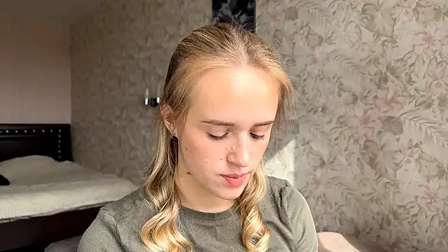 ElisabetLorney online show from September 19, 2025, 8:07 am