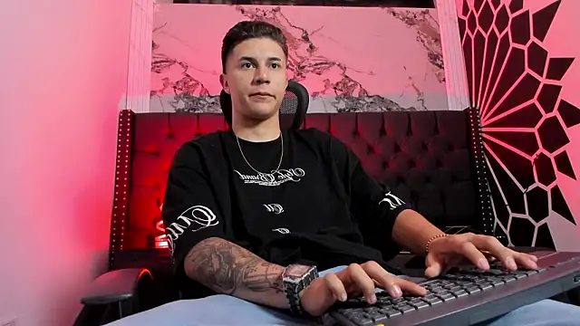 Snapshot of liaamsmiith_ chatting on February 2, 2026, 12:26 pm liaamsmiith online show from February 2, 2026, 12:26 pm