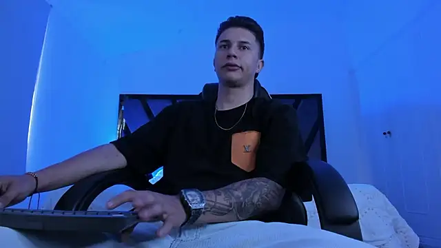 Snapshot of liaamsmiith_ chatting on February 3, 2026, 12:54 pm liaamsmiith online show from February 3, 2026, 12:54 pm