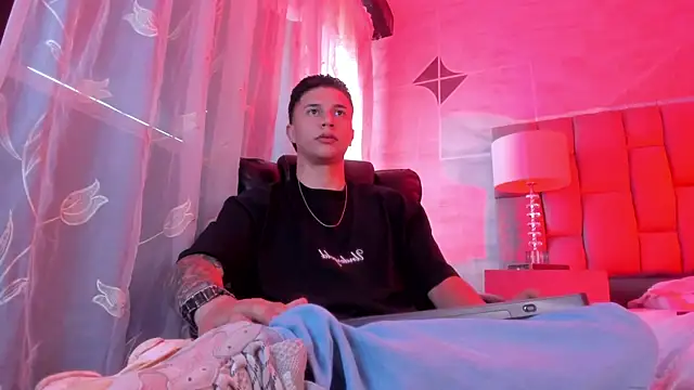 Snapshot of liaamsmiith_ chatting on March 1, 2026, 12:27 pm liaamsmiith online show from March 1, 2026, 12:27 pm