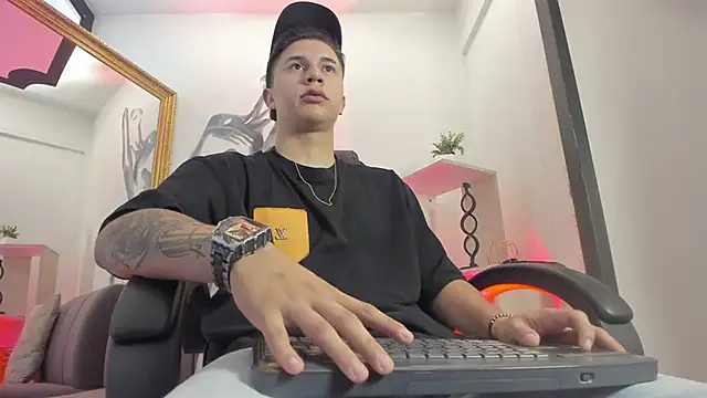 Snapshot of liaamsmiith_ chatting on February 13, 2026, 1:11 pm liaamsmiith online show from February 13, 2026, 1:11 pm