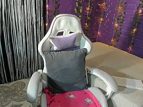 Zulema R1 online show from November 14, 2025, 3:21 am