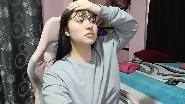 Zulema R1 online show from April 14, 2026, 10:37 pm