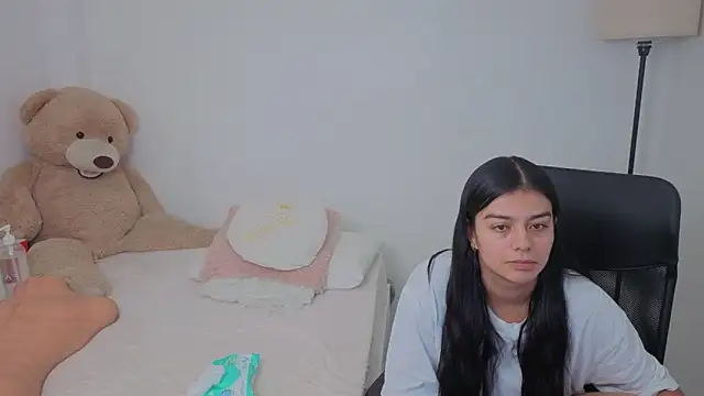 valerihouse online show from October 21, 2025, 1:27 am