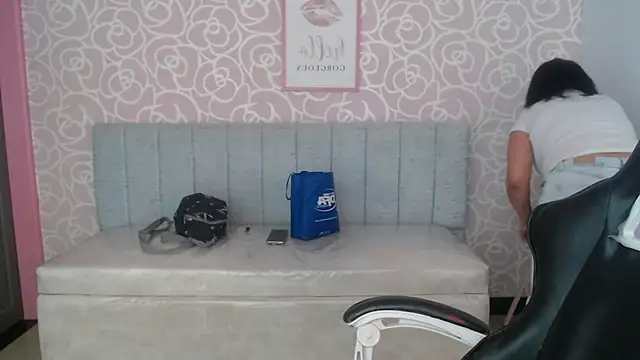 Vivi rosse ch online show from November 14, 2025, 3:43 am