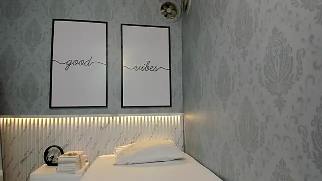 Scarleth horny online show from September 23, 2025, 6:59 pm