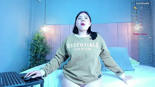 AariaLove online show from September 24, 2025, 10:38 pm