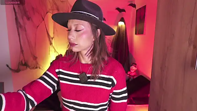 AnnaKimm online show from October 31, 2025, 11:55 pm