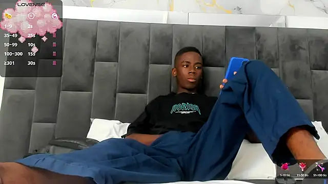 Snapshot of Alan_blacke chatting on October 9, 2025, 7:25 pm Alan blacke online show from October 9, 2025, 7:25 pm