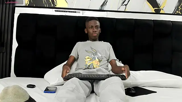 Snapshot of Alan_blacke chatting on October 4, 2025, 8:43 pm Alan blacke online show from October 4, 2025, 8:43 pm