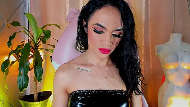Cristal Gem1 online show from June 3, 2026, 2:33 pm