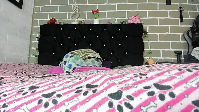 CharlotteBrowm online show from November 7, 2025, 6:12 pm