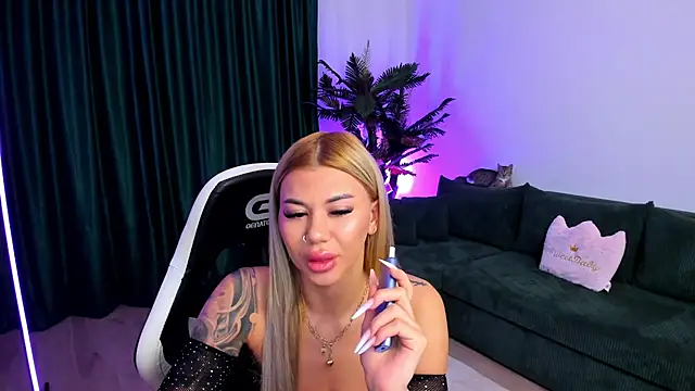 Snapshot of xPuka chatting on February 16, 2026, 7:01 pm xPuka online show from February 16, 2026, 7:01 pm