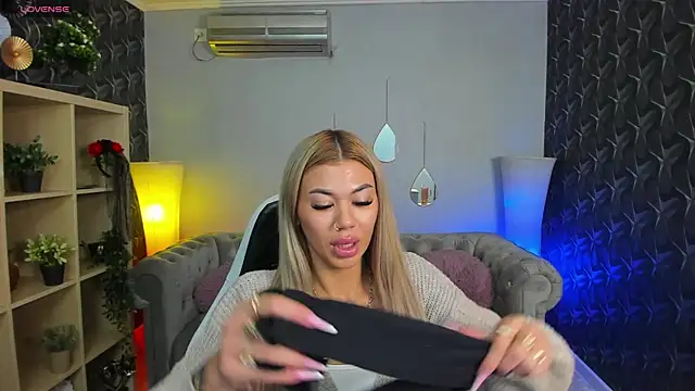 Snapshot of xPuka chatting on January 8, 2026, 5:52 pm xPuka online show from January 8, 2026, 5:52 pm