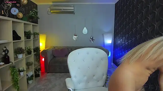 Snapshot of xPuka chatting on September 28, 2025, 4:14 pm xPuka online show from September 28, 2025, 4:14 pm