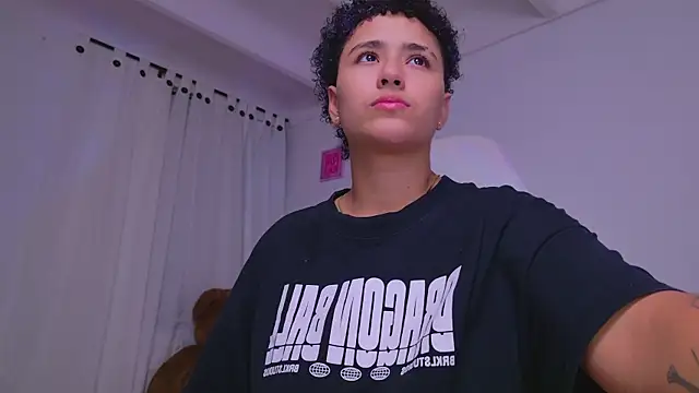 LiaaMoretzz online show from February 9, 2026, 5:05 am