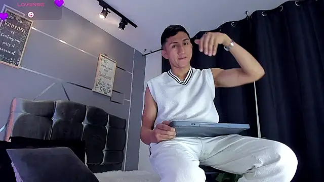 Snapshot of oliver_mr_ chatting on September 23, 2025, 9:55 pm oliver mr online show from September 23, 2025, 9:55 pm