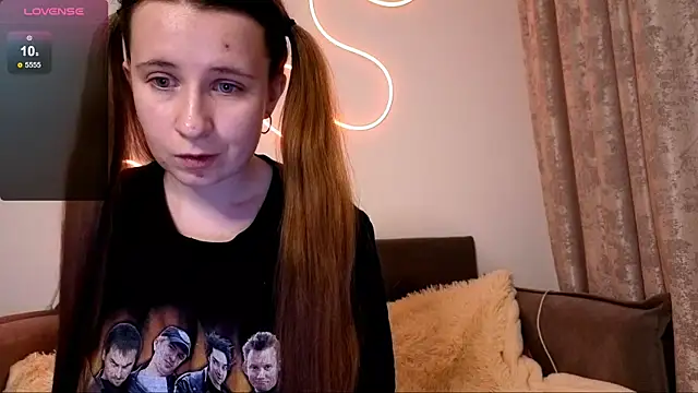 Snapshot of _Linett_ chatting on November 17, 2025, 7:51 pm Linett online show from November 17, 2025, 7:51 pm