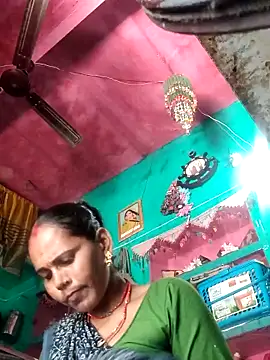 Pooja750 online show from November 3, 2025, 4:39 am