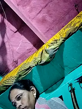 Pooja750 online show from November 5, 2025, 8:45 pm