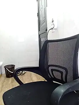 Viviann08 online show from April 4, 2026, 4:13 pm