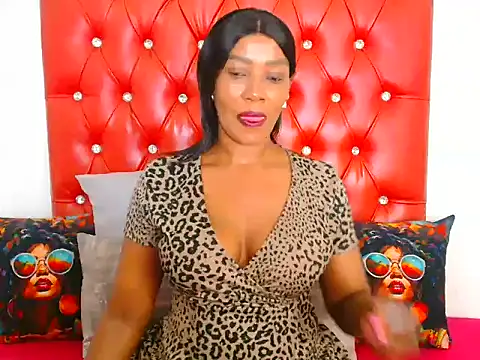 Snapshot of GaggingQueen32 chatting on September 12, 2025, 5:02 pm GaggingQueen32 online show from September 12, 2025, 5:02 pm
