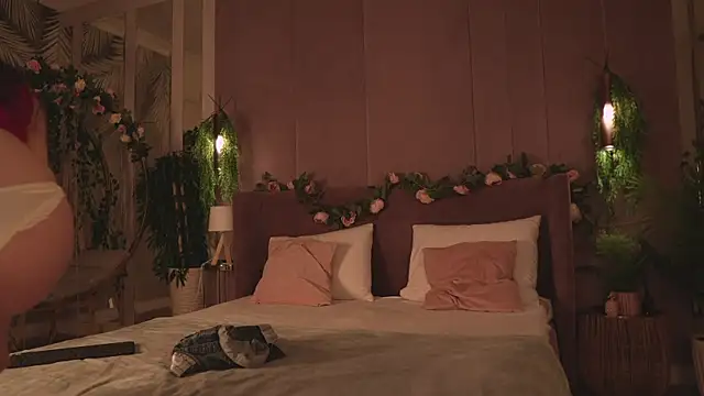 MaryNixon  online show from October 21, 2025, 5:18 am