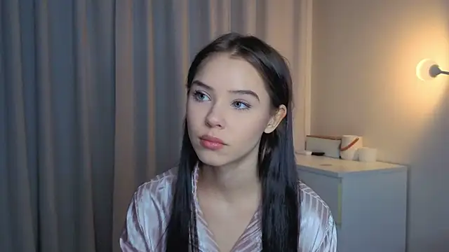 slyshypie online show from December 17, 2025, 1:27 pm