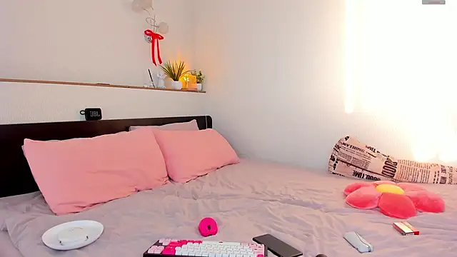 charlottacardi online show from February 13, 2026, 2:55 am