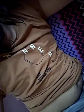 Snapshot of riyamore9623 chatting on November 13, 2025, 9:35 am riyamore9623 online show from November 13, 2025, 9:35 am