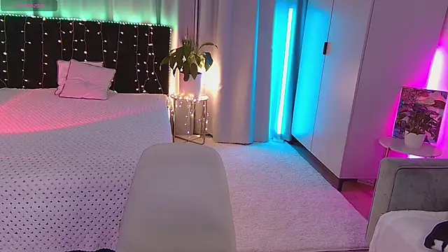 Lola Sparks online show from October 6, 2025, 4:13 am