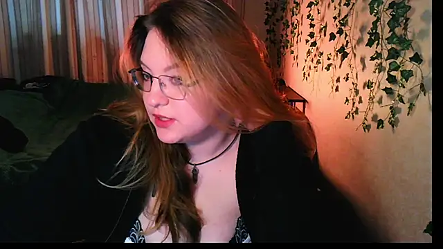 Snapshot of ZayaRush chatting on October 15, 2025, 9:39 am ZayaRush online show from October 15, 2025, 9:39 am