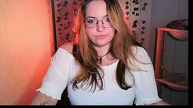 Snapshot of ZayaRush chatting on October 8, 2025, 9:44 am ZayaRush online show from October 8, 2025, 9:44 am