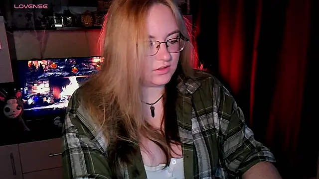 Snapshot of ZayaRush chatting on November 14, 2025, 10:19 am ZayaRush online show from November 14, 2025, 10:19 am